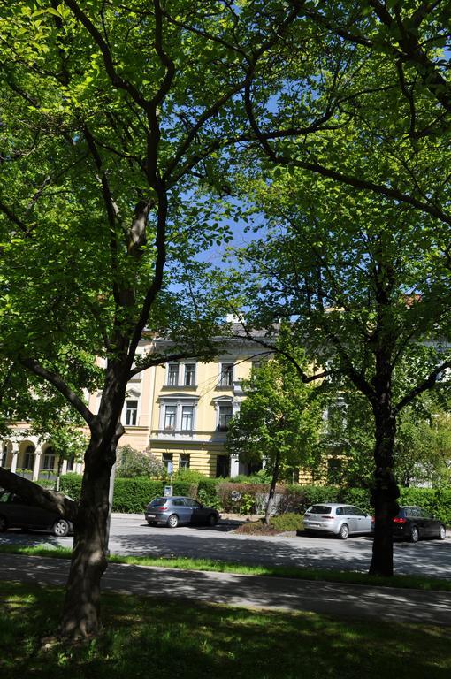 Ferienwohnung Im Univiertel Mit Garten Graz Dış mekan fotoğraf
